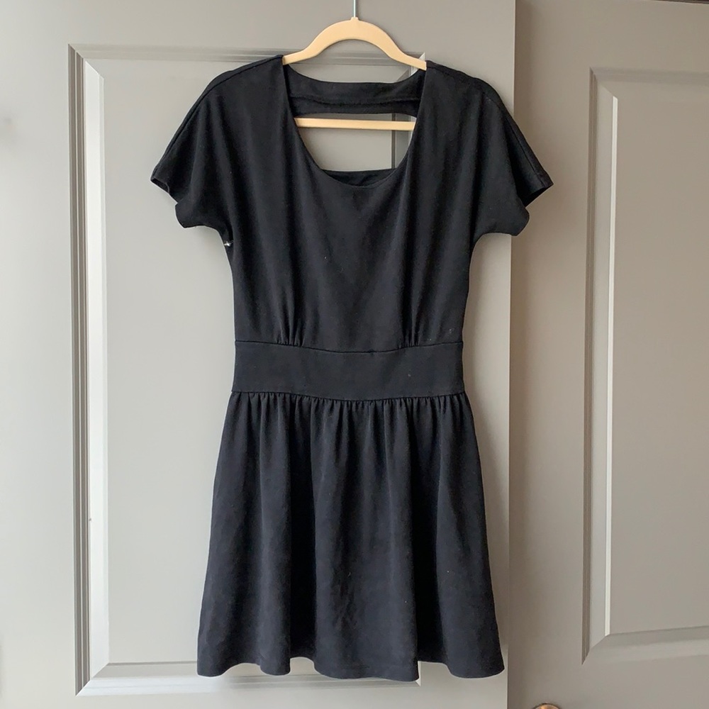 BLACK SHORT SLEEVE DRESS